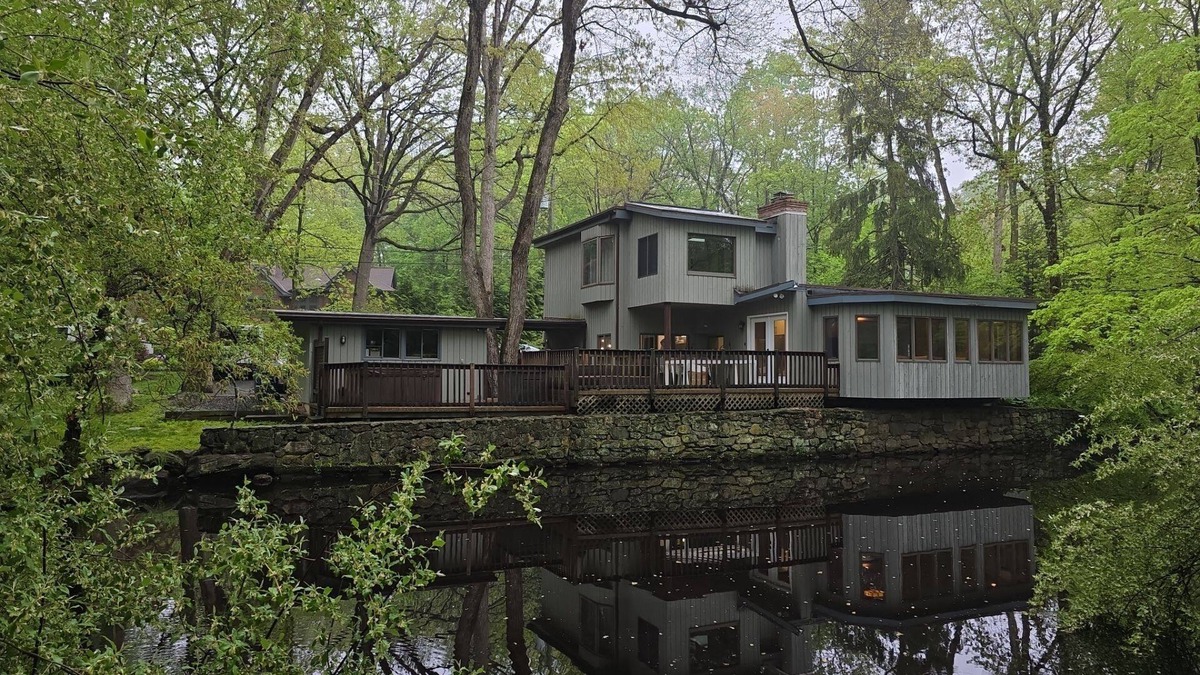 Norwalk House | Entire House on Scenic Estate with Private Pond in Exclusive Neighborhood