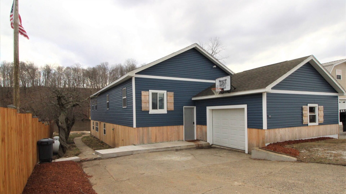 Rockfield House | Entire House on the River!