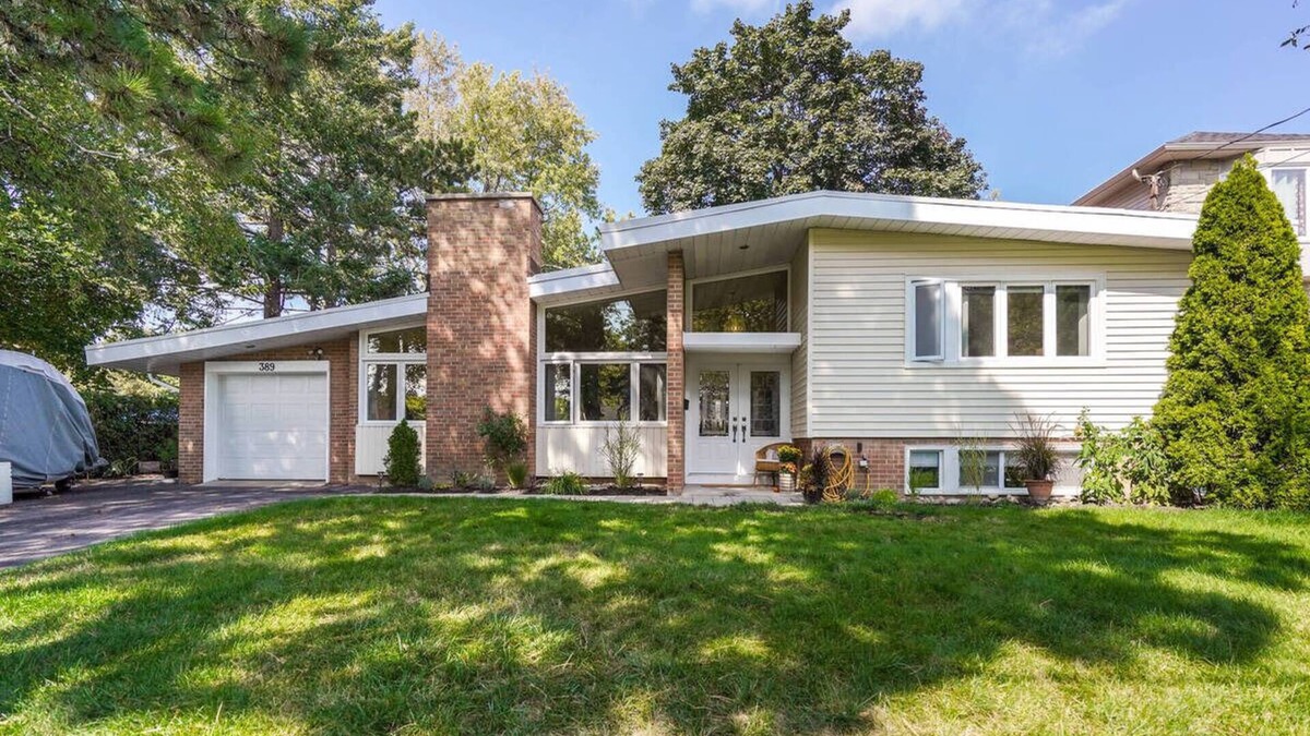 Richmond Hill House | Entire House Open Concept Modern House Comfortably Sleeps 5