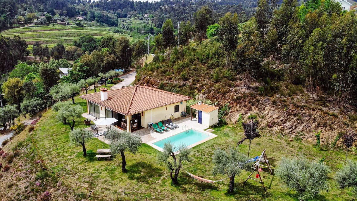 Molares House | Entire house for 5 people, private pool, pets accepted. Fully equipped.