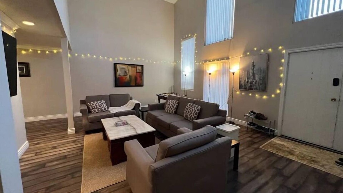 Delta House | Entire House With Huge Private Yard