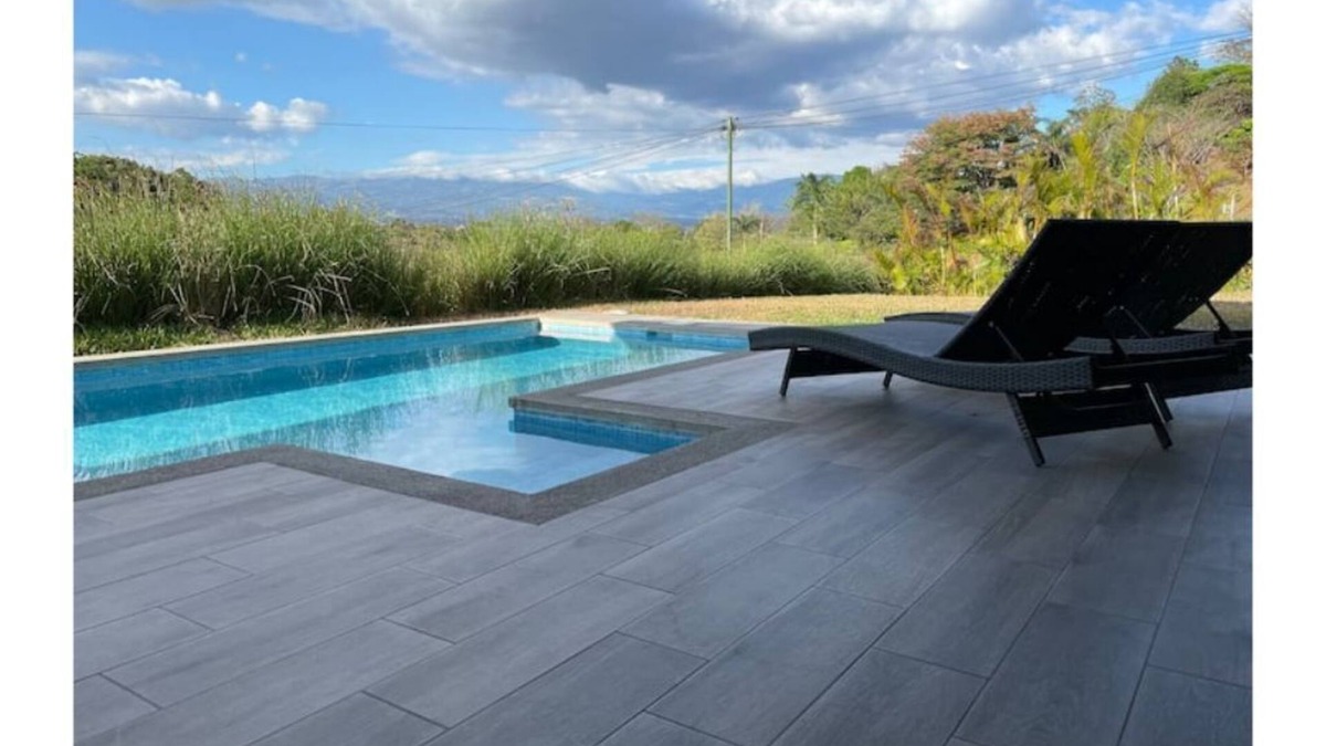 Mercedes House | Entire house with pool in Roca verde gated Community