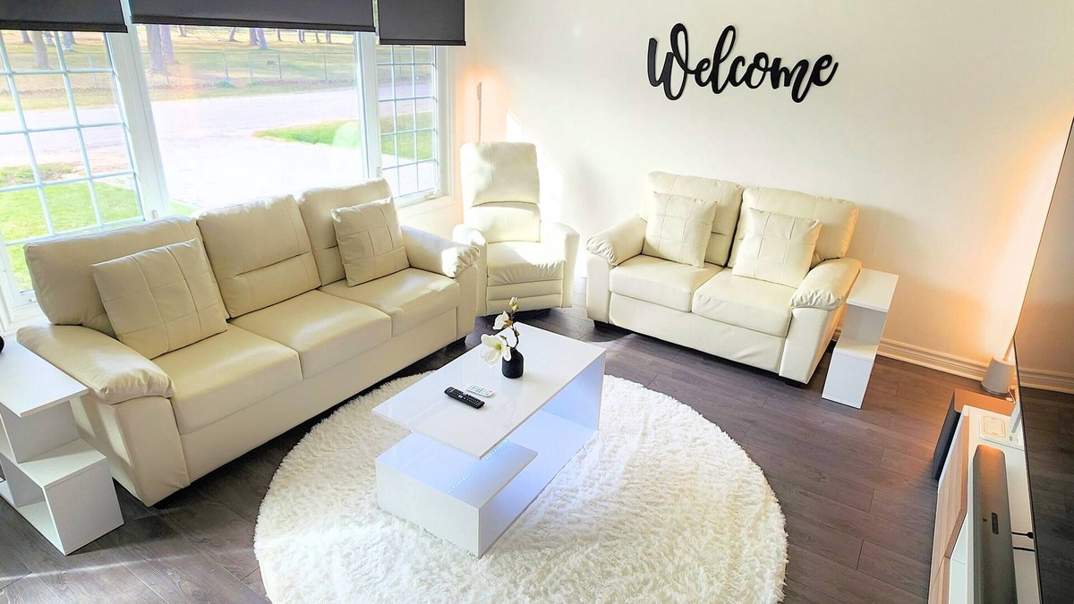 Algoma District House | Entire luxury house w/3Bdrm, 2Bthrm, hot tub, EV charger, PS5, BBQ & fire pit