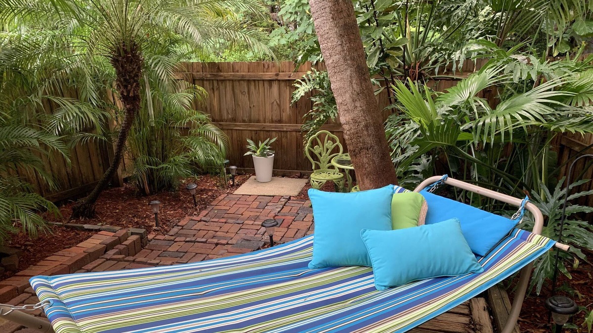 University House | Entire Modern & Private Townhouse 1.5 mi to Busch Gardens, Moffitt & USF
