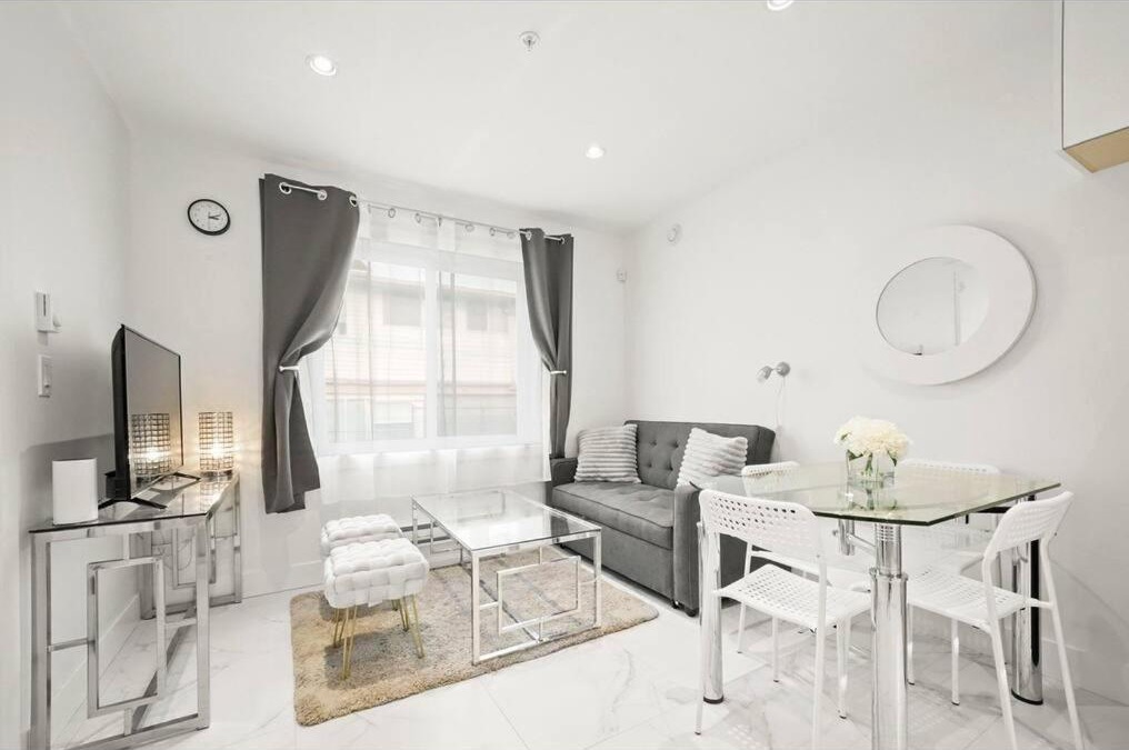 Renfrew-Collingwood House | Entire NEW Cozy and Modern 2-storey HOUSE