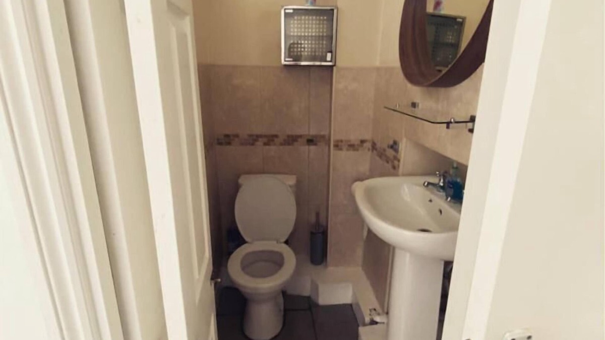 Turnham Green Apartment | Entire One Bedroom Serviced Flat In Chiswick London, Kitchen, Wifi, TV and more