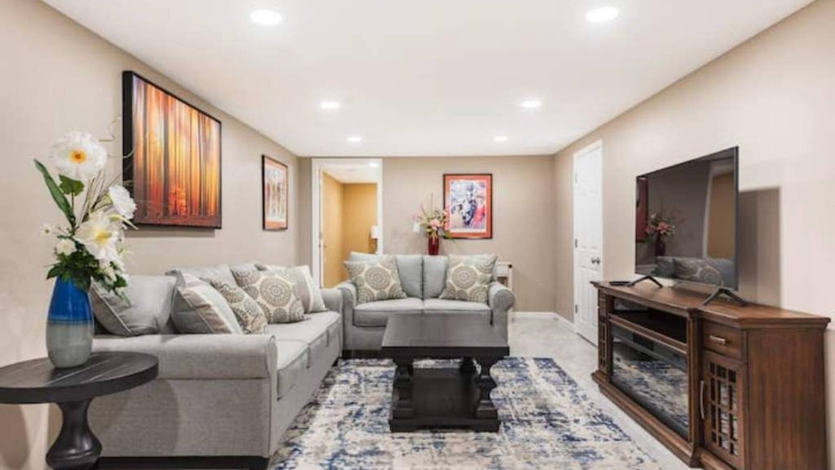 Buechel House | Entire Private Family Home - Minutes to Expo Center, Bourbon Tours, Derby