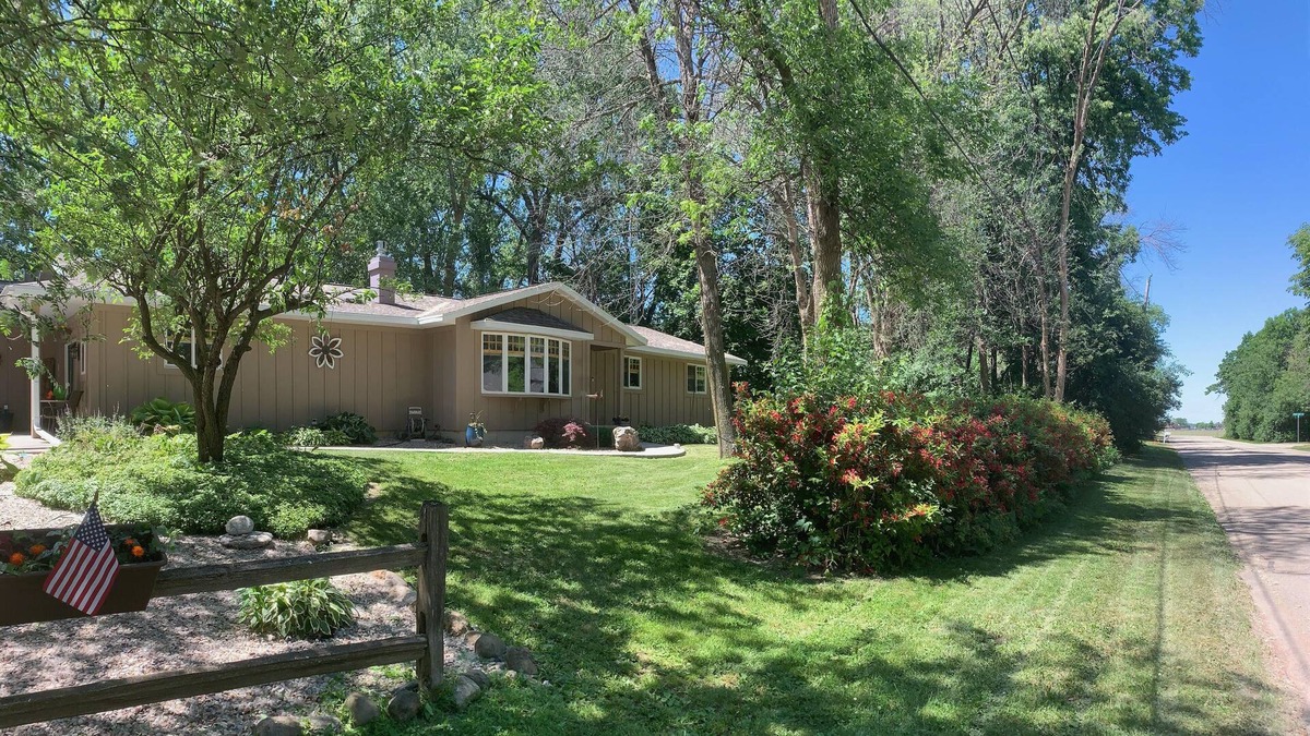 Oshkosh House | Entire Private Home Steps From EAA Grounds