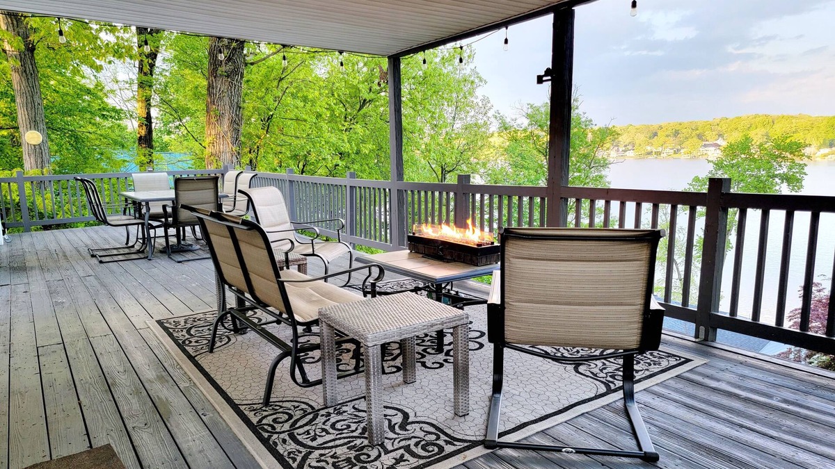 Lake Hopatcong House | Entire Private Lakefront Cottage Home on Lake Hopatcong + Kayaks and Pedalboat