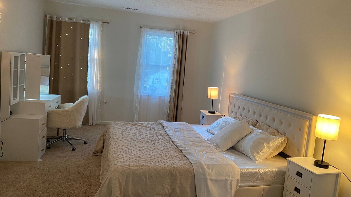 Calverton House | Entire property, 8bedrooms, 11 beds, Free Parking