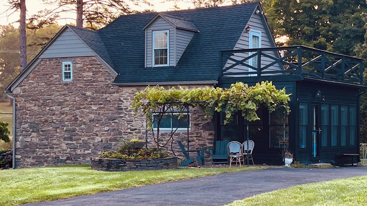 Kingston Other | Entire Property: Farmhouse (3bdr) and Barn Apartment (2bdr)