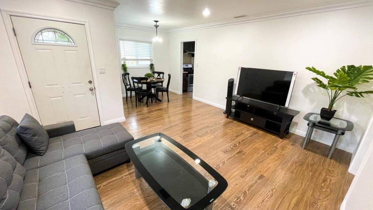 El Monte House | Entire Remodeled House 2B1B in LA w/self check-in