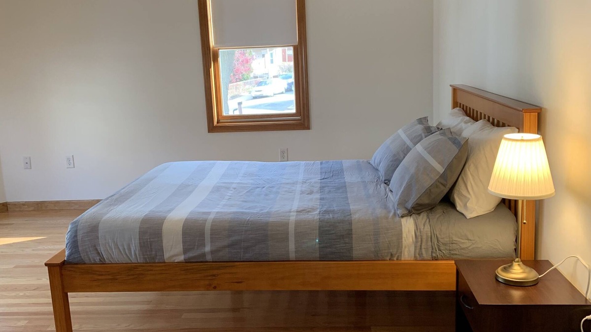 Allston Apartment | ENTIRE RENTAL UNIT SPACIOUS TWO BED WITH PARKING
