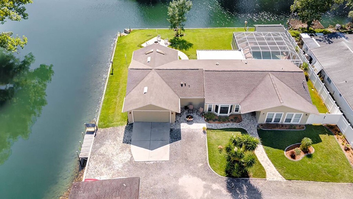 Weeki Wachee Gardens House | Entire residence, single level home with abundant natural light for you to enjoy