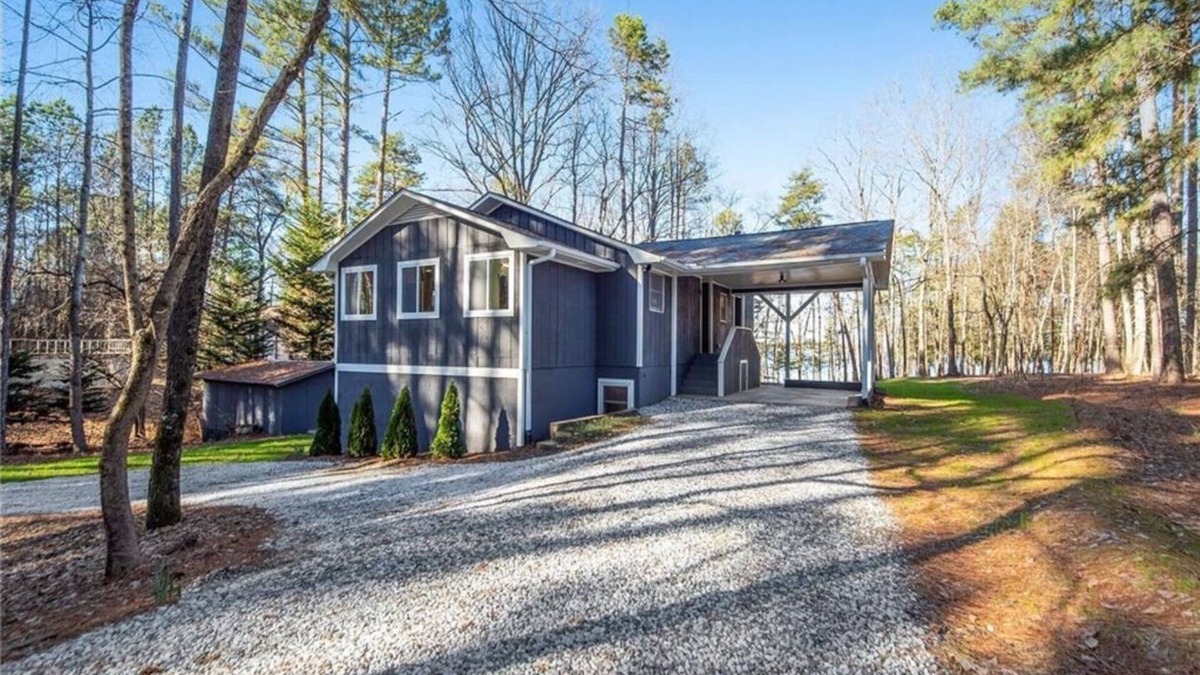 Anderson House | Entire Residential Lake Home in a Quiet Cove