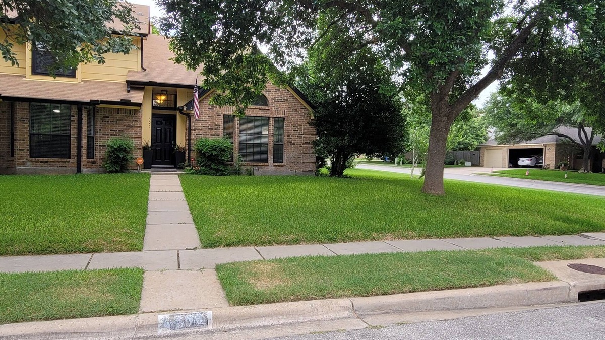 Saxony House | Entire Residential House-Easy Access to Everything