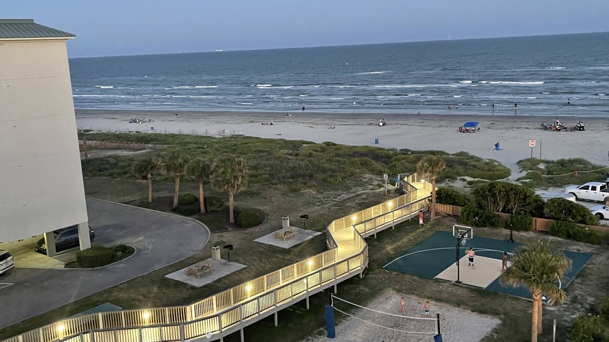 Galveston Resort | Entire Resort Condo 2bed/2Bath sleeps 8 w/infinity pool overlooking the beach