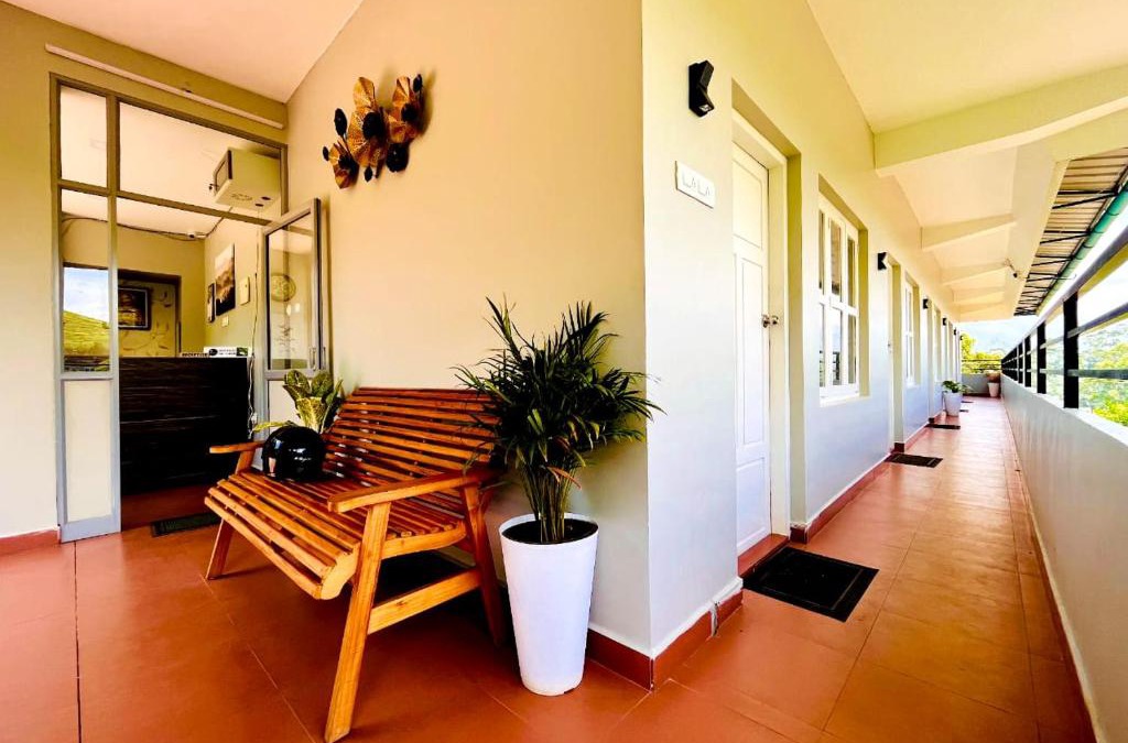 Moolakadai House | Entire Room in Tea Estate