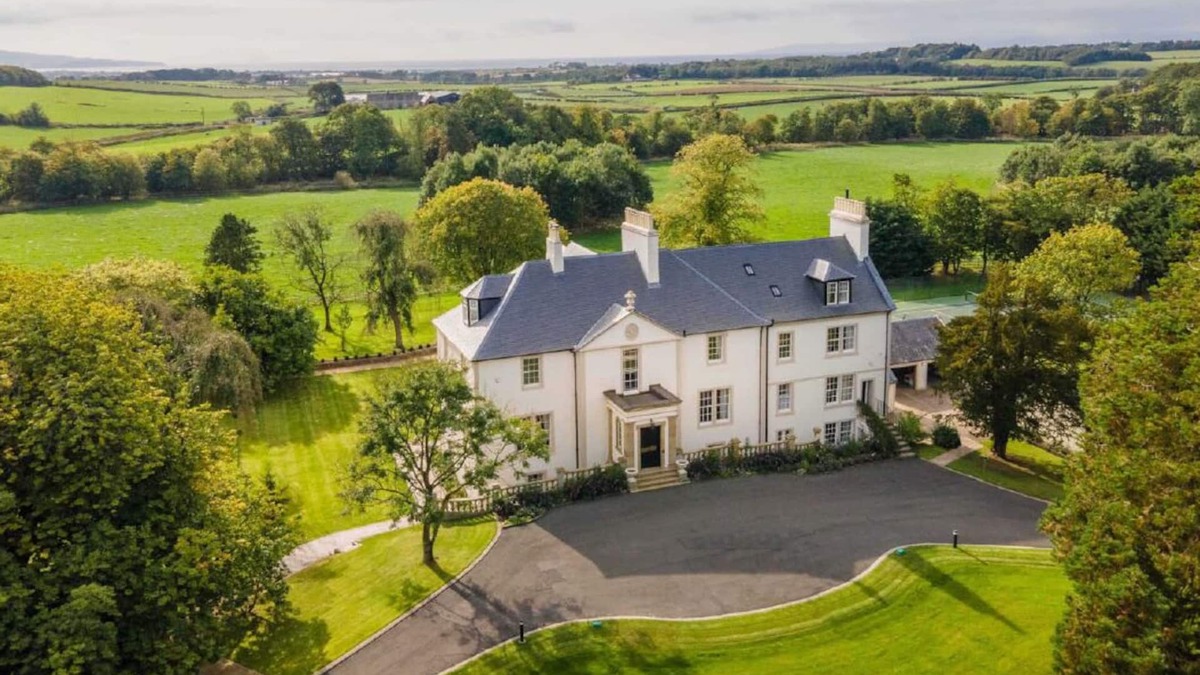 Kilmarnock Apartment | Entire self-contained ground floor of historic Georgian mansion near Troon