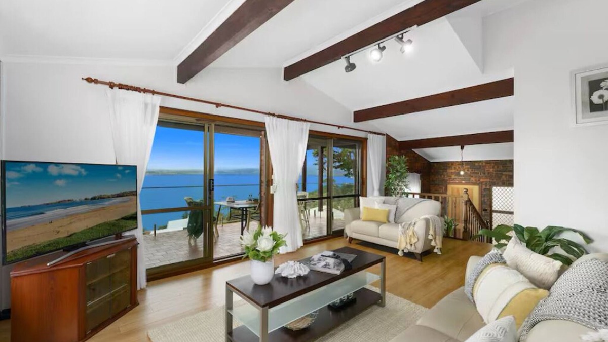 Lake Heights House | Entire spectacular lake and ocean view holiday house