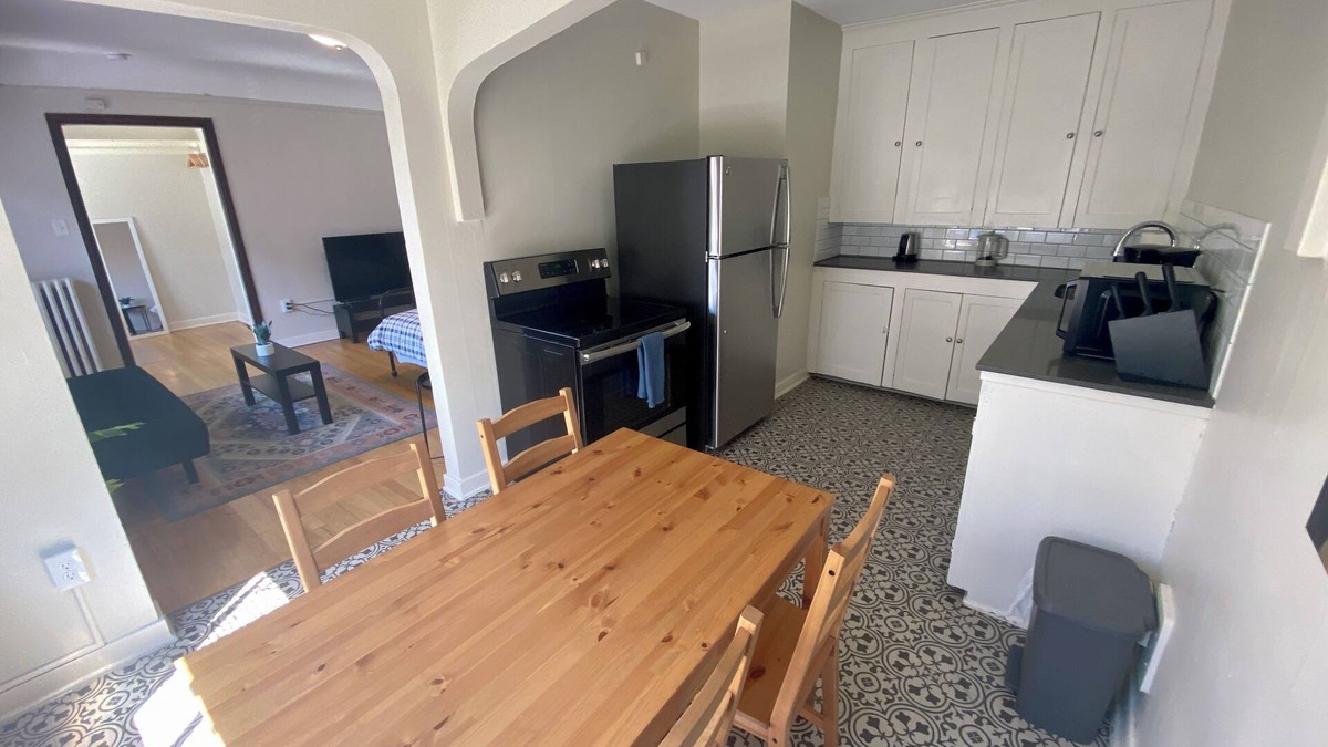 Lower Queen Anne Apartment | Entire Studio Apartment - Climate Pledge Arena & Space Needle