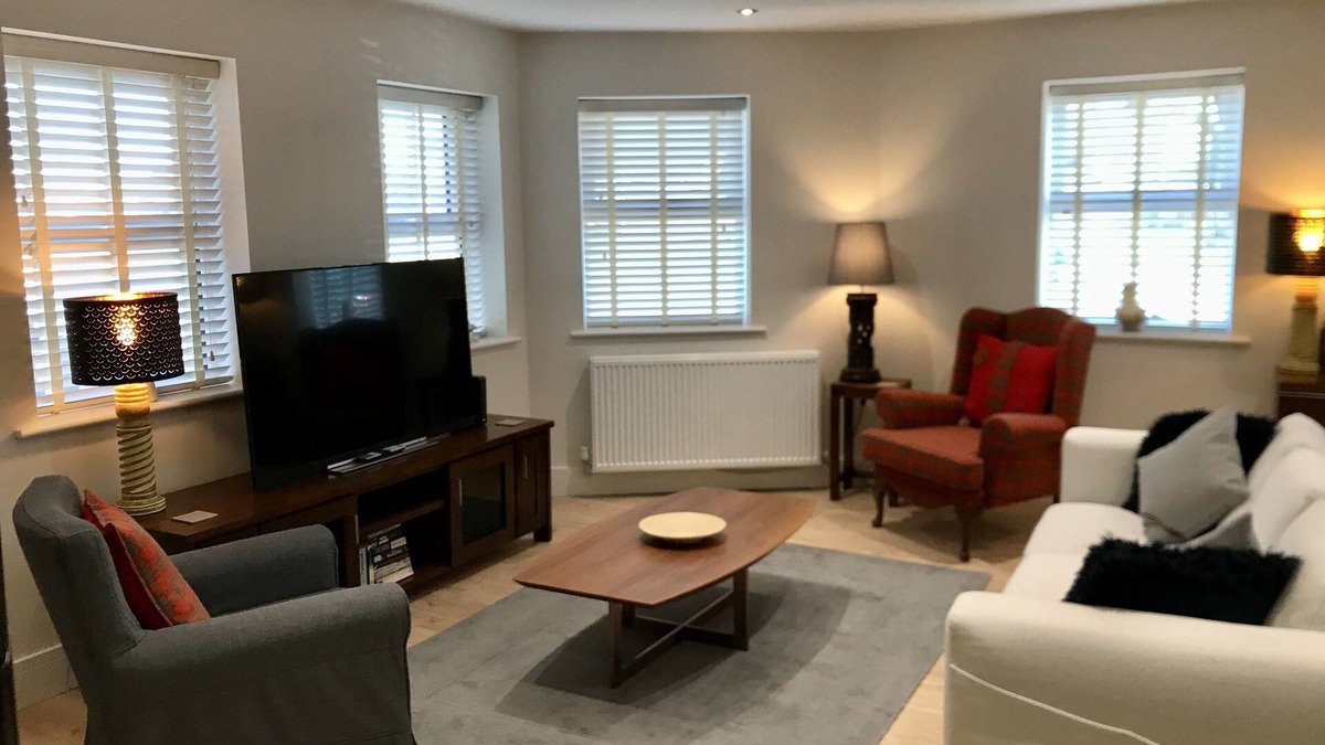 Wisbech Apartment | Entire Stylish Garden Apartment 2 double ensuite bedrooms sleeps 4 Pet friendly