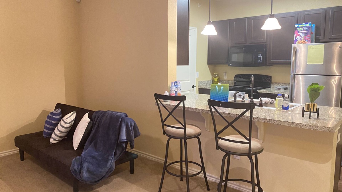 Milton House | Entire Townhouse/Comfy 1BD 1BA/Near Mall&More