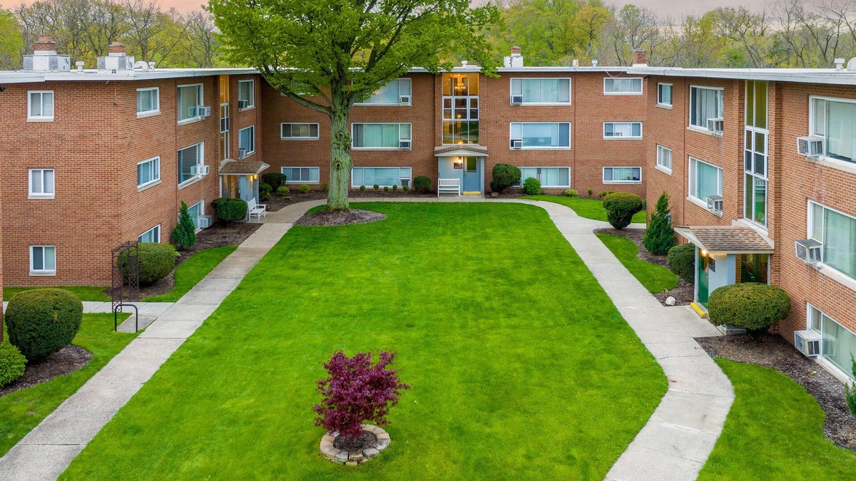 Fairview Park Apartment | Entire Two-Bedroom Full Bath Full Kitchen Apt with parking @ Georgetown Villas!