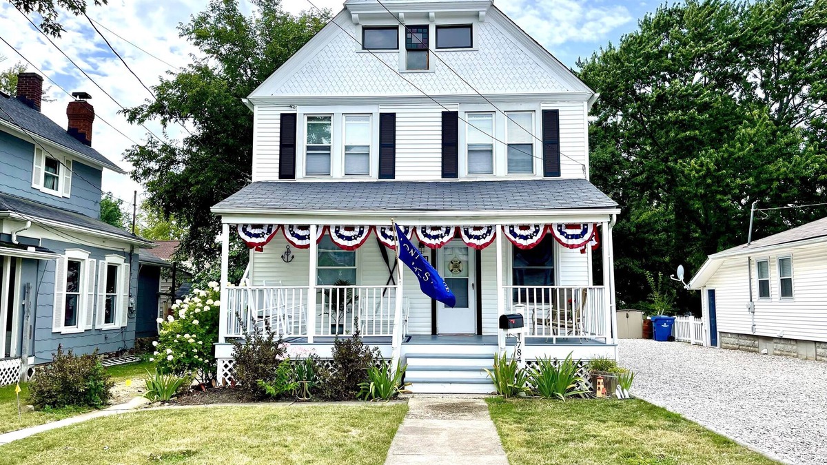 Vermilion House | ENTIRE UNIT: Charming Century Home in Harbour town
