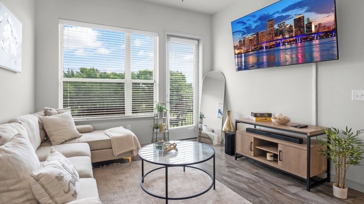 Cedar Crest Apartment | Entire Unit Downtown Dallas, Texas - City Views near Convention center