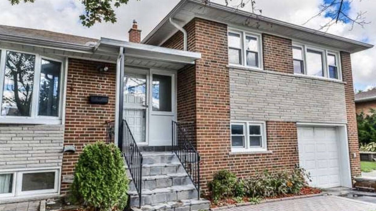 Newtonbrook House | Entire Upper Suite. Newtonbrook Updated Suite.