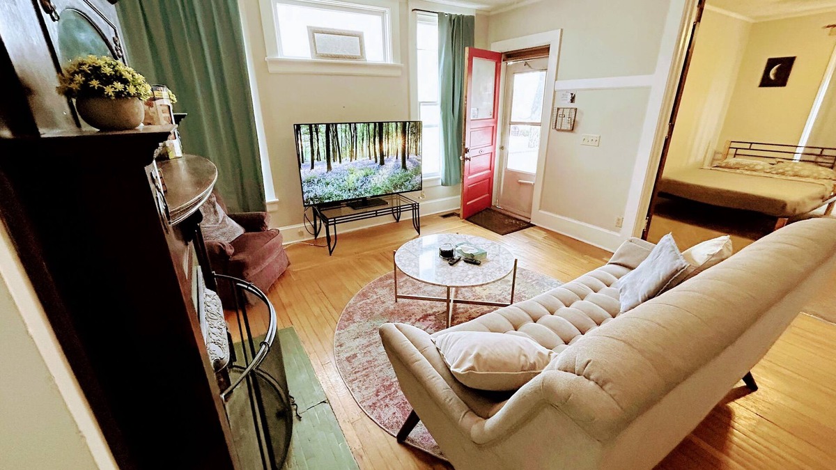 Dundee-Happy Hollow Historic District Apartment | Entire Upscale 1Queen-2Full Apartment π A+ Dundee Area π Private Porch
