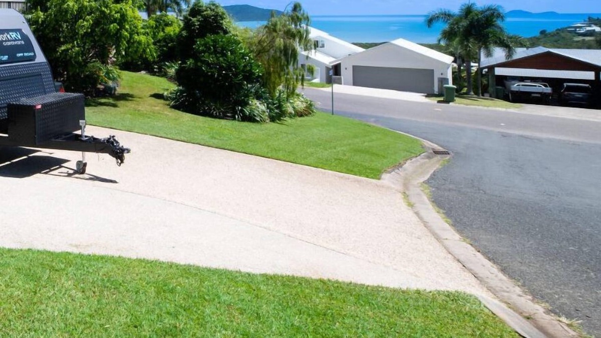 Cannonvale Apartment | Entire upstairs level of executive home in Cannonvale