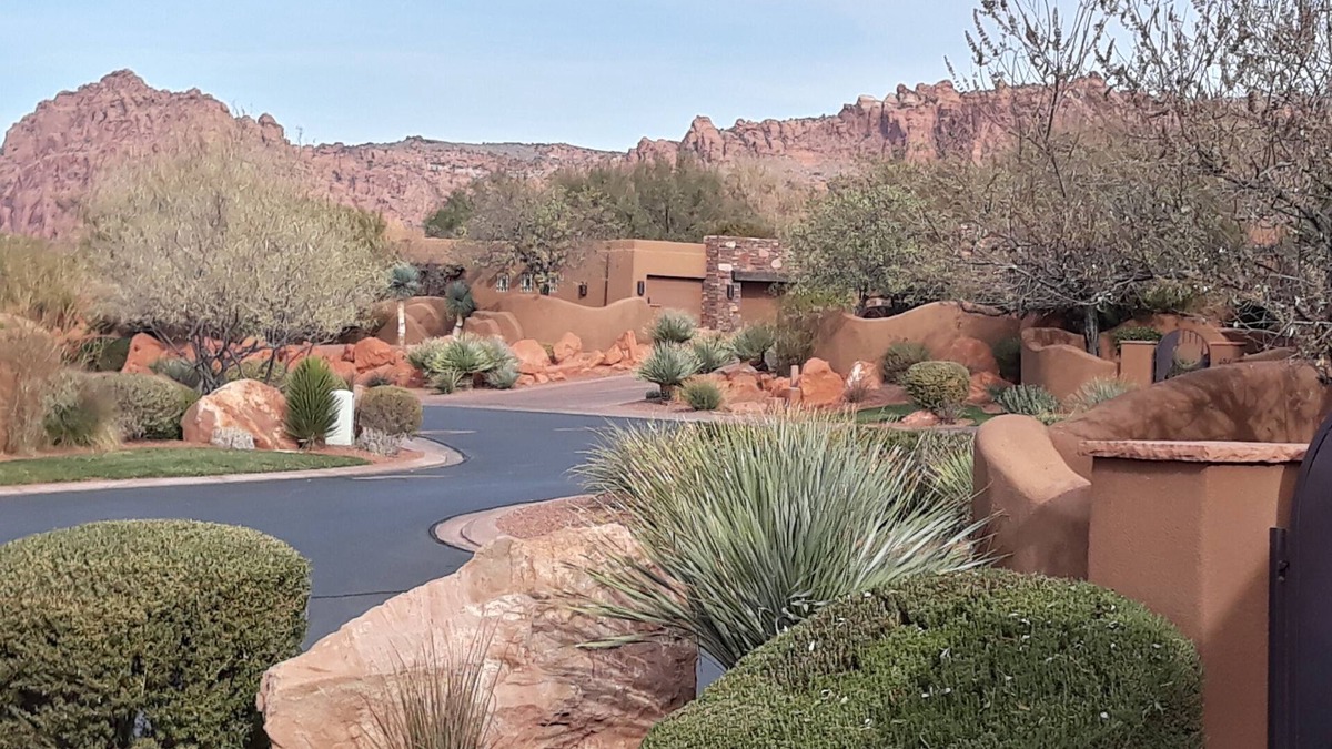 St. George House | Entrada 2 BR, 2BA Waterside Villa w/Full Kitchen & 2 Private Garages