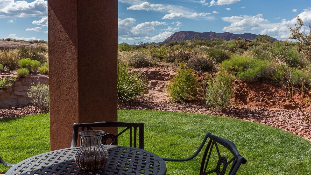 Santa Clara House | ENTRADA GATED STUNNING VIEWS Dog Friendly New Universal EV TESLA Charger