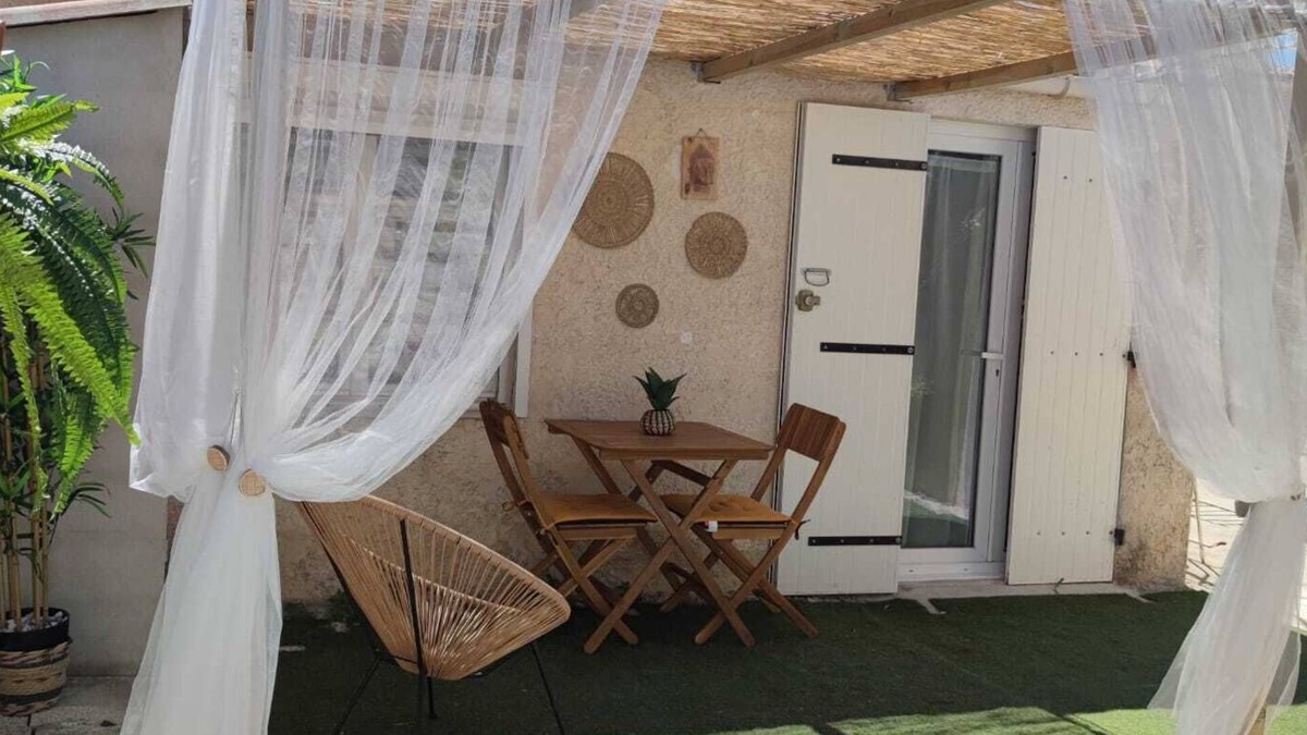 Marignane House | Entre Deux Eaux