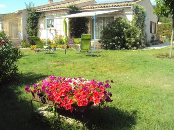 Le Beausset House | entre mer et campagne