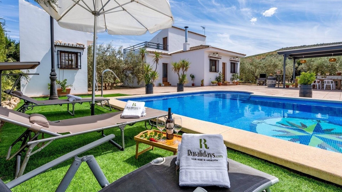 Salar Villa | Entre Olivos Salar by Ruralidays