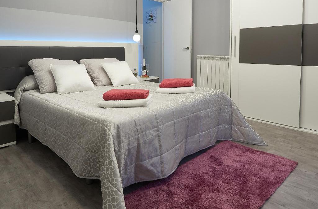 Leon Apartment | Entrevias Lodging - con Garaje y WIFI
