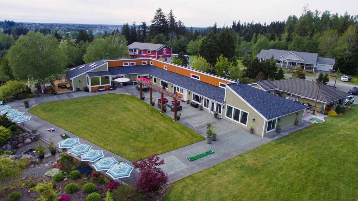 Enumclaw Cabin | Enumclaw Estates Main House & Barn Home (A+B)