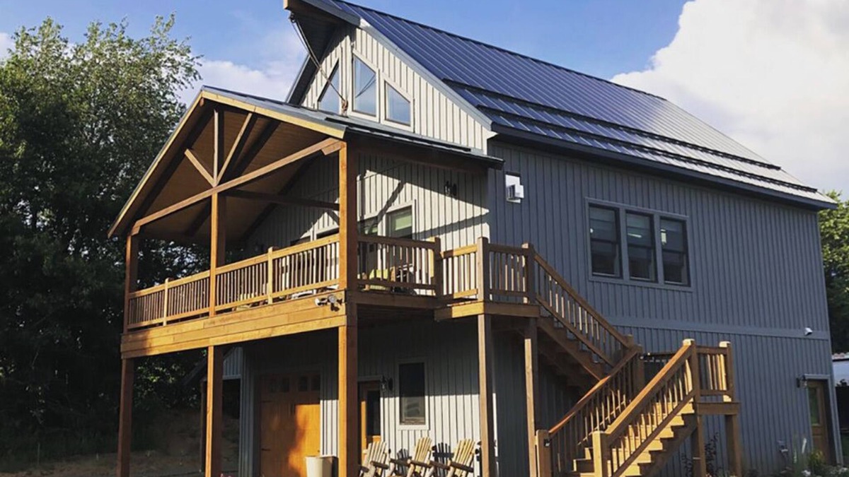 Chippewa Falls Other | Envisage Retreat: Cozy 2nd-Floor 'Coach House' Lodge for Serenity & Rejuvenation