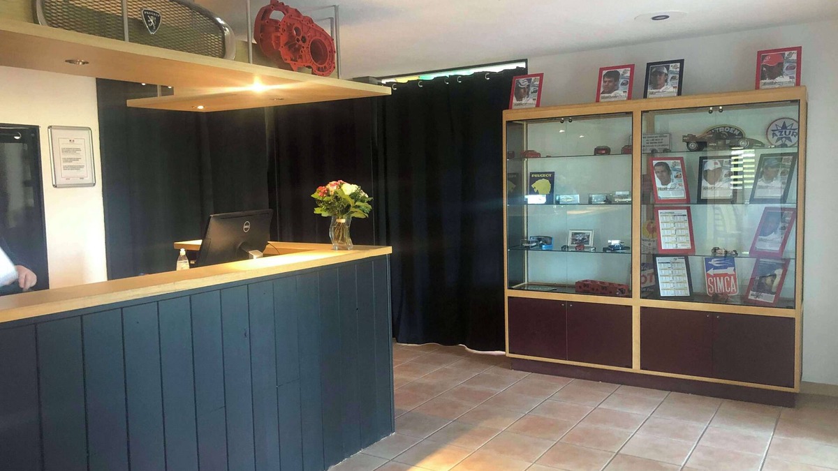 Mainvilliers Hotel | Enzo Hotels Chartres Mainvilliers By Kyriad Direct