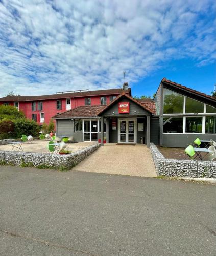 Trappes Hotel | Enzo Hotels Trappes by Kyriad Direct