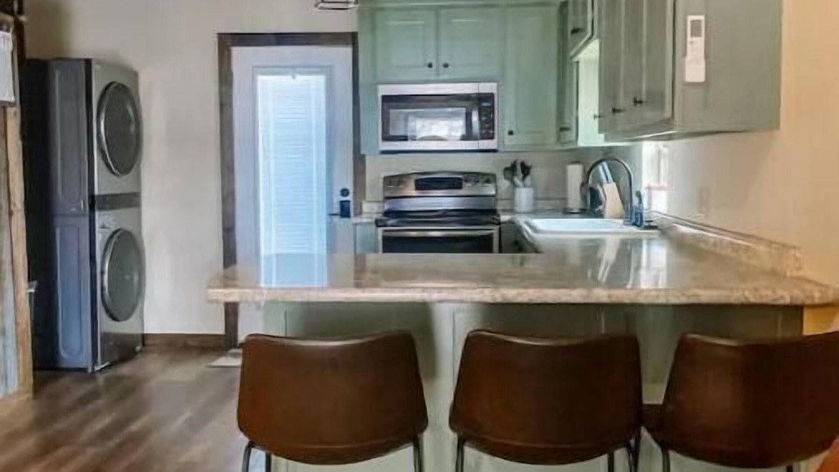 Irving Apartment | Enzo's Bungalow
