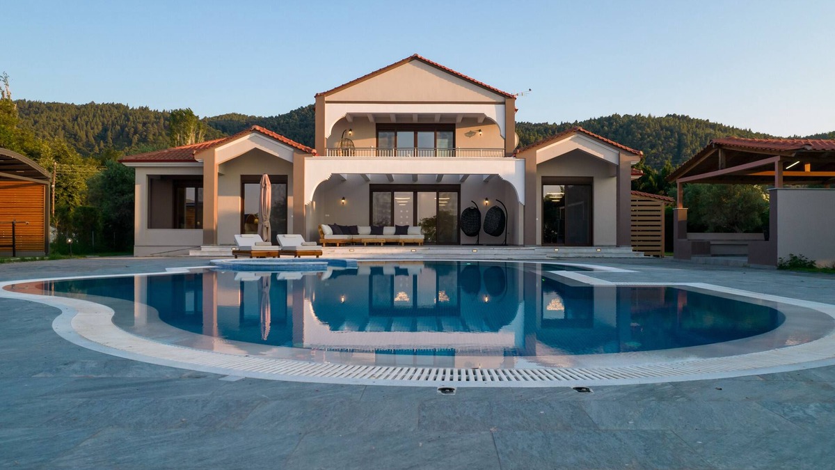 Vourvourou Villa | Epavli Alexandros: Luxurious Beachfront Villa in Vourvourou.