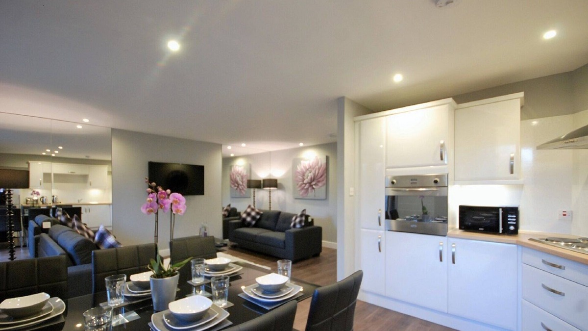 Aberdeen Apartment | EPI - 3 BED EN-SUITE CRAIGIEBURN PARK (BALCONY)