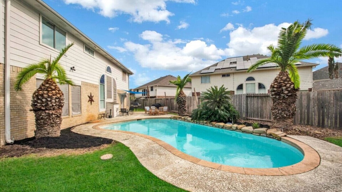 Barker Apartment | Epic 7BR w/Pool + Billiards | 25 Mins to Downtown