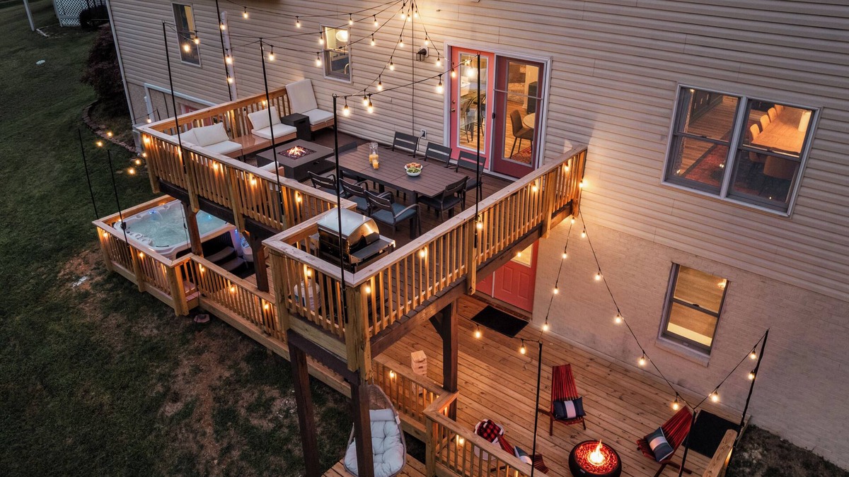 Massanutten House | Epic Family Stay - 40' Putting Green, Theater, Hot Tub, Sauna
