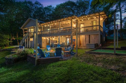 Wolf Laurel House | Epic Home Sleeps 20-Basketball Court-Hot Tub-Sauna
