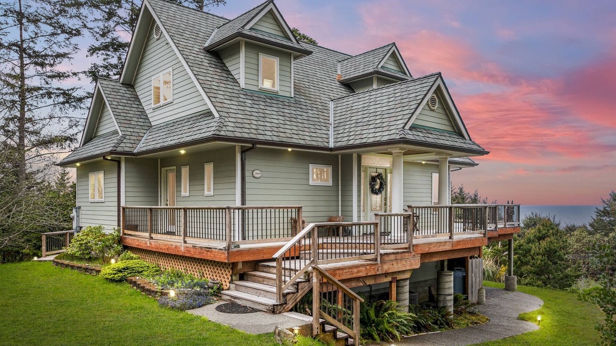 Gold Beach House | Epic ocean views w/easy walk to beach from this pet-free private retreat!